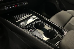 navarra sininen Audi Q3 2026 kuva 19.