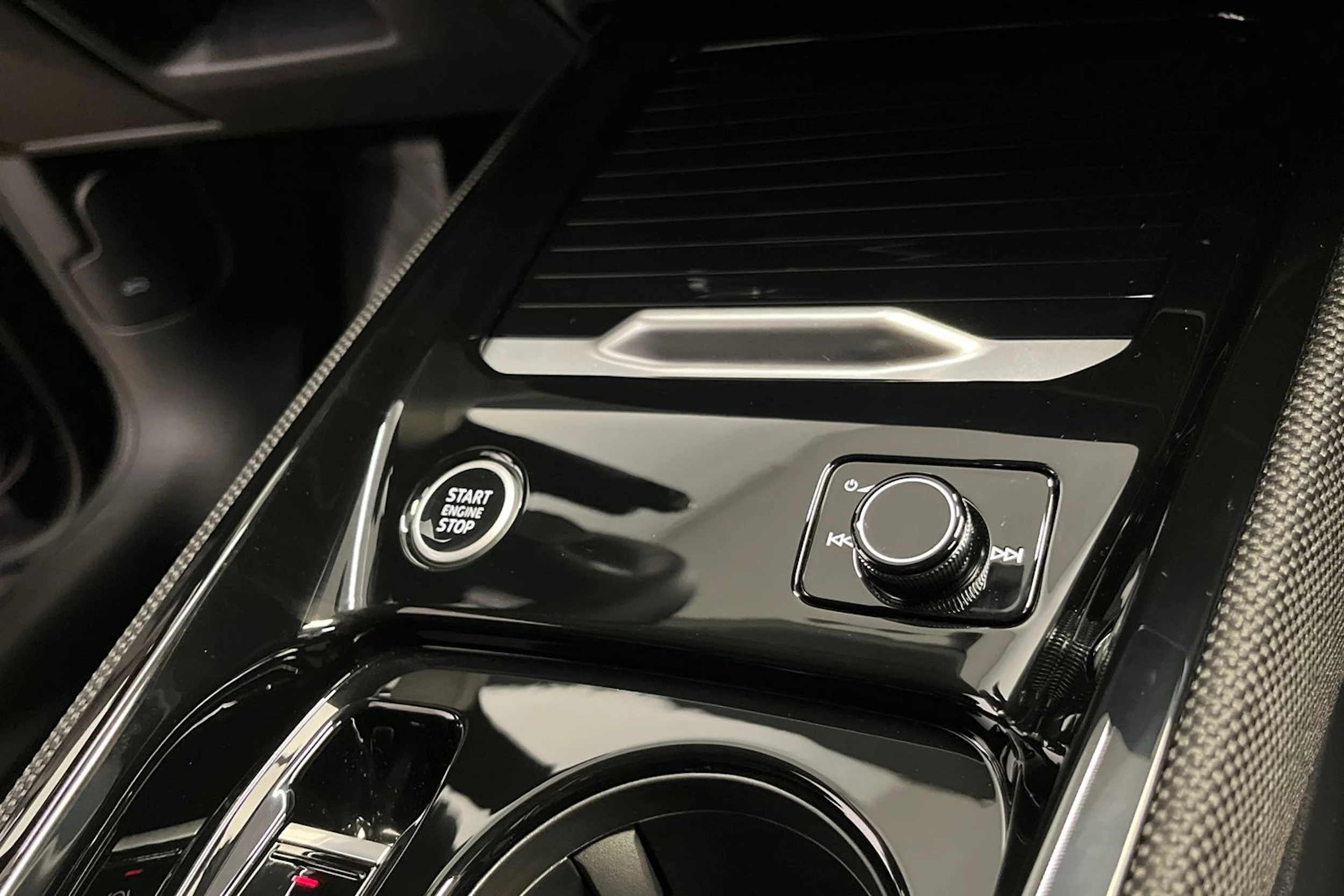 navarra sininen Audi Q3 2026 kuva 20.