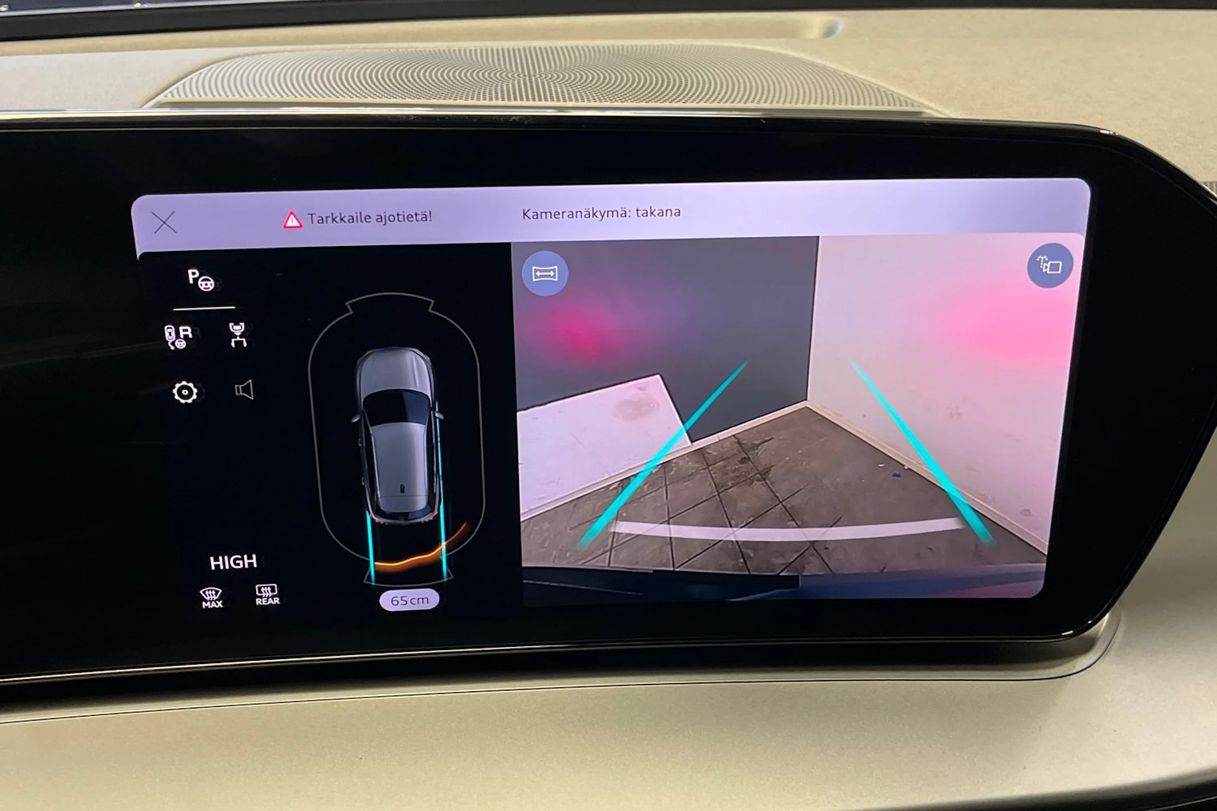 navarra sininen Audi Q3 2026 kuva 25.