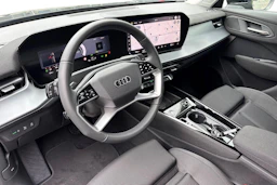 musta Audi Q3 2026 kuva 6.