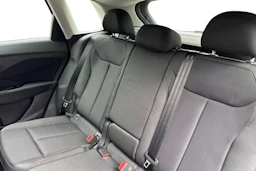 musta Audi Q3 2026 kuva 8.