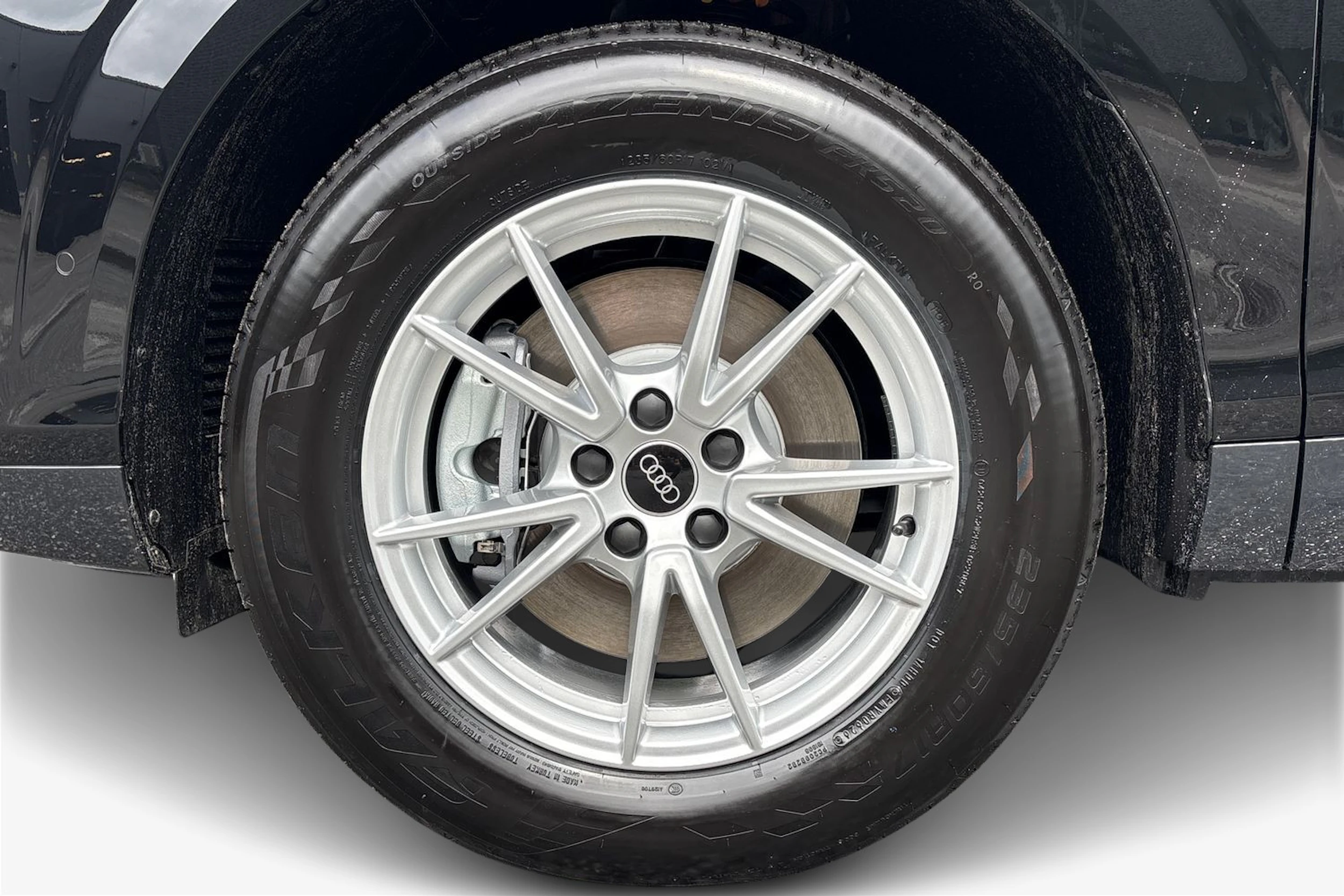 musta Audi Q3 2026 kuva 9.