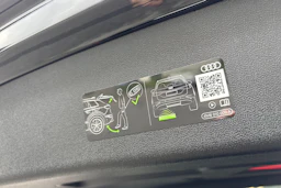 musta Audi Q3 2026 kuva 11.