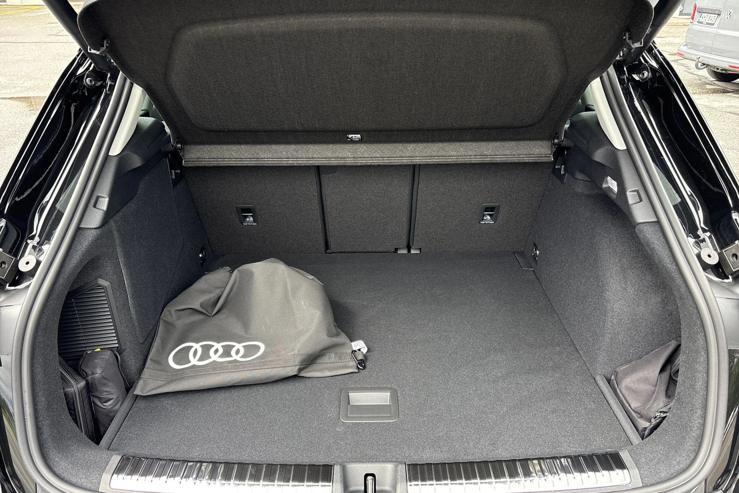 musta Audi Q3 2026 kuva 12.