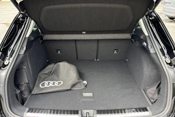 musta Audi Q3 2026 kuva 12.