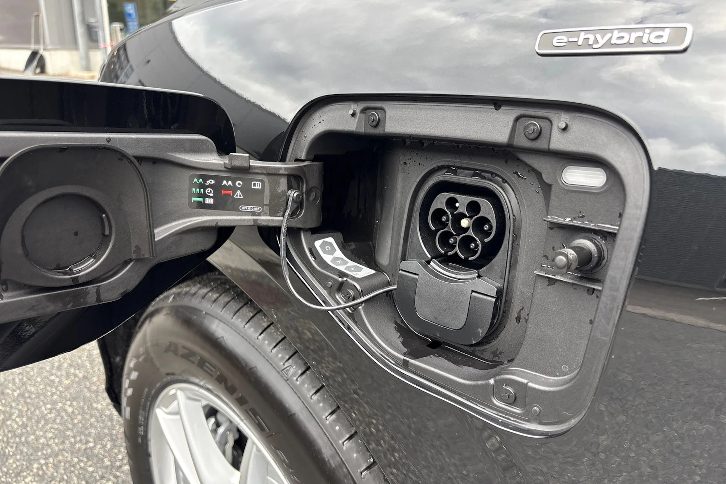 musta Audi Q3 2026 kuva 14.