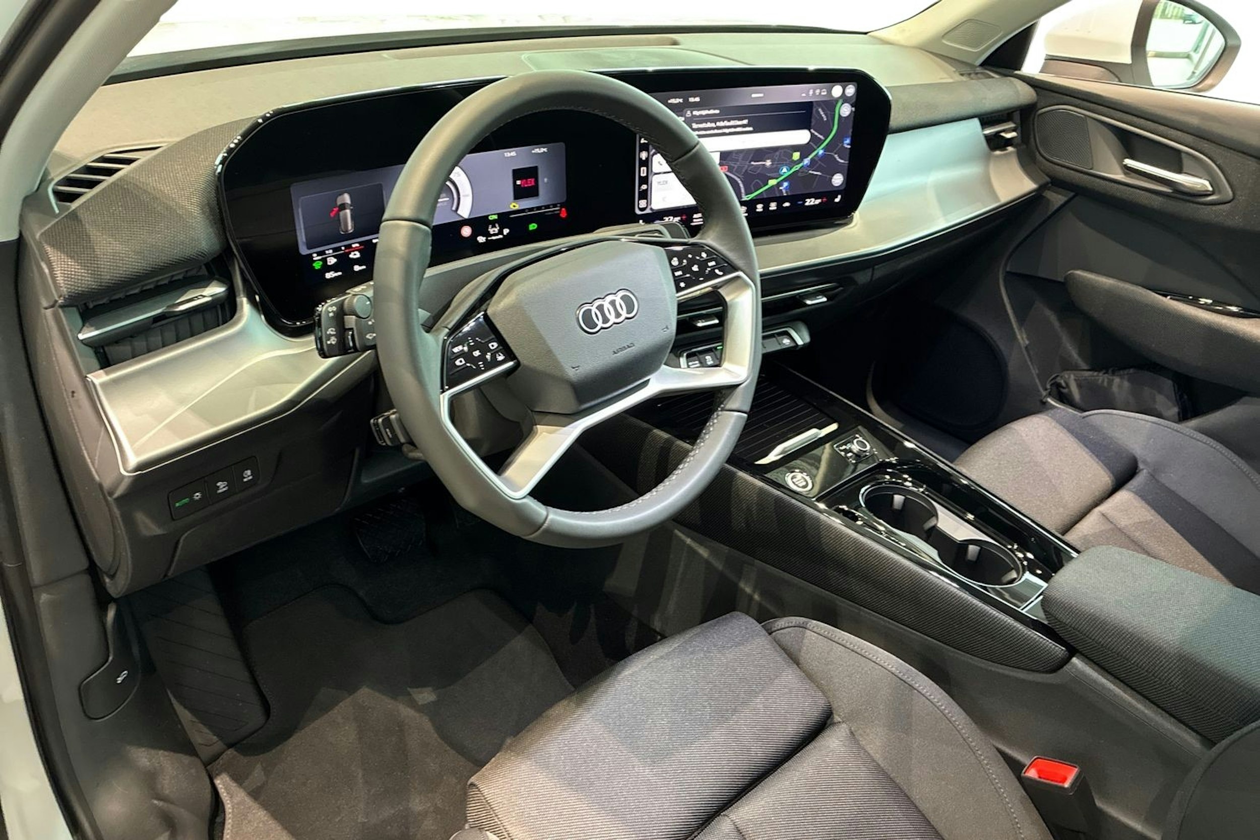 valkoinen Audi Q3 2026 kuva 6.