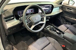 valkoinen Audi Q3 2026 kuva 6.