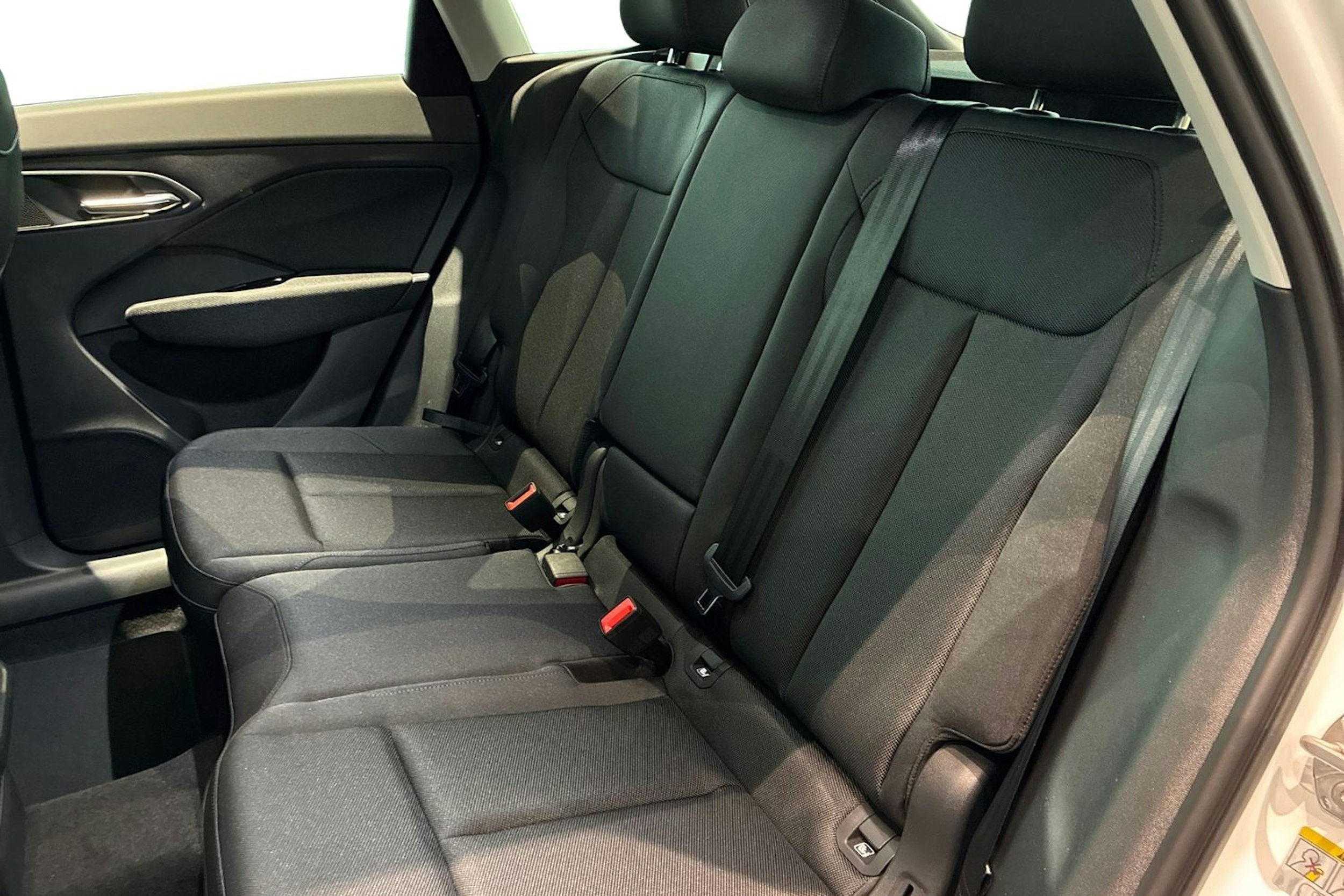 valkoinen Audi Q3 2026 kuva 8.