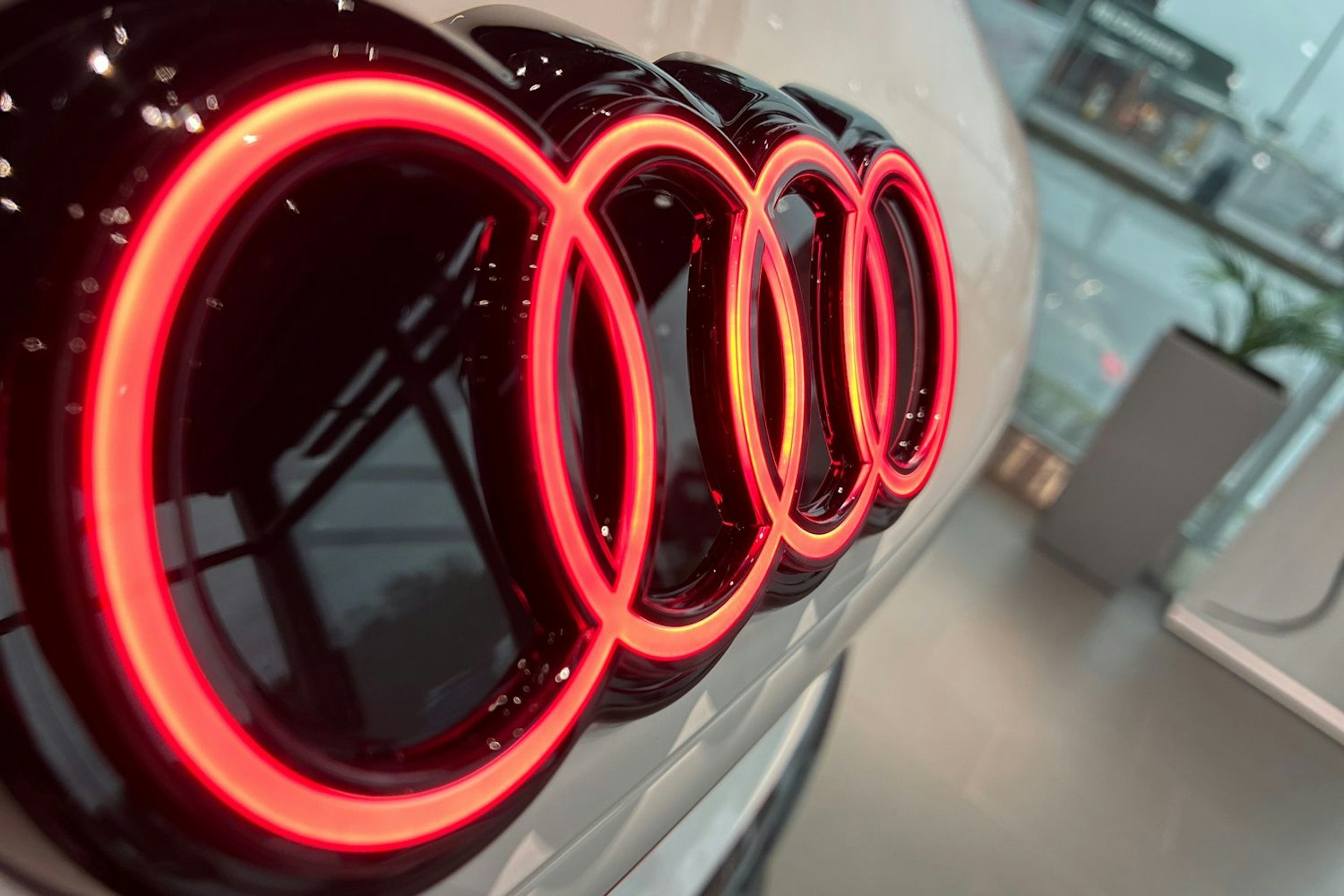 valkoinen Audi Q3 2026 kuva 11.