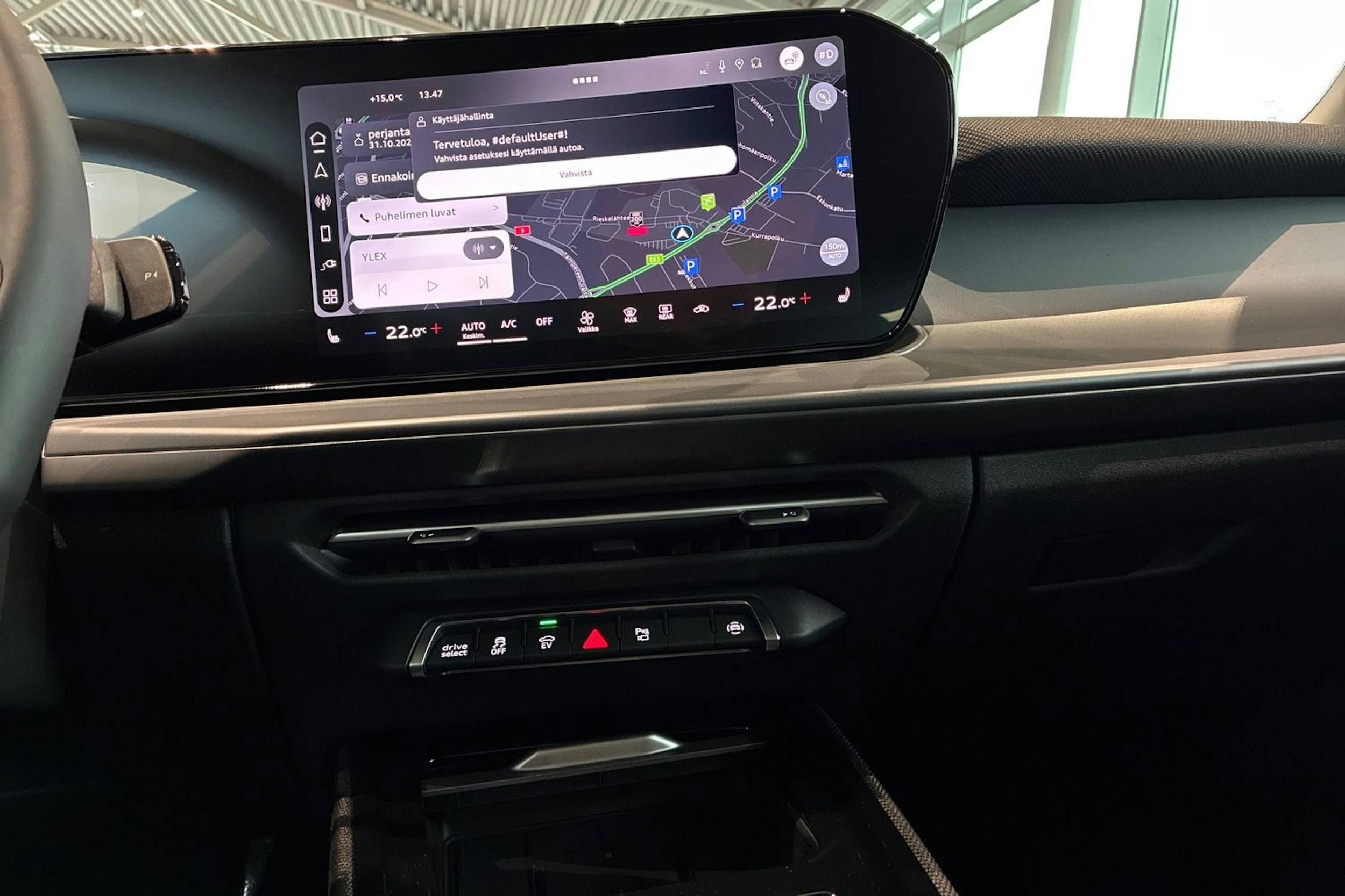 valkoinen Audi Q3 2026 kuva 15.