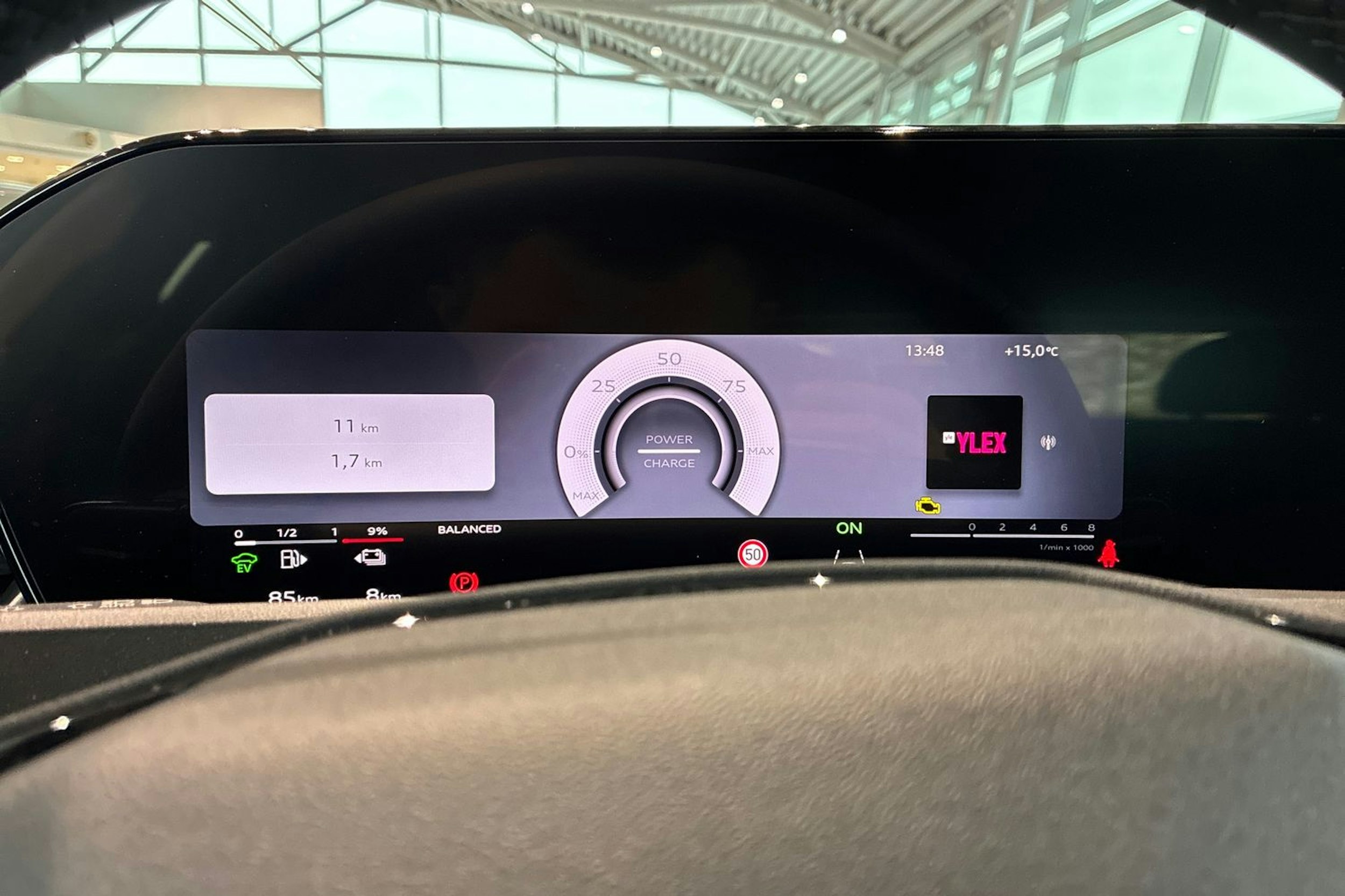 valkoinen Audi Q3 2026 kuva 16.