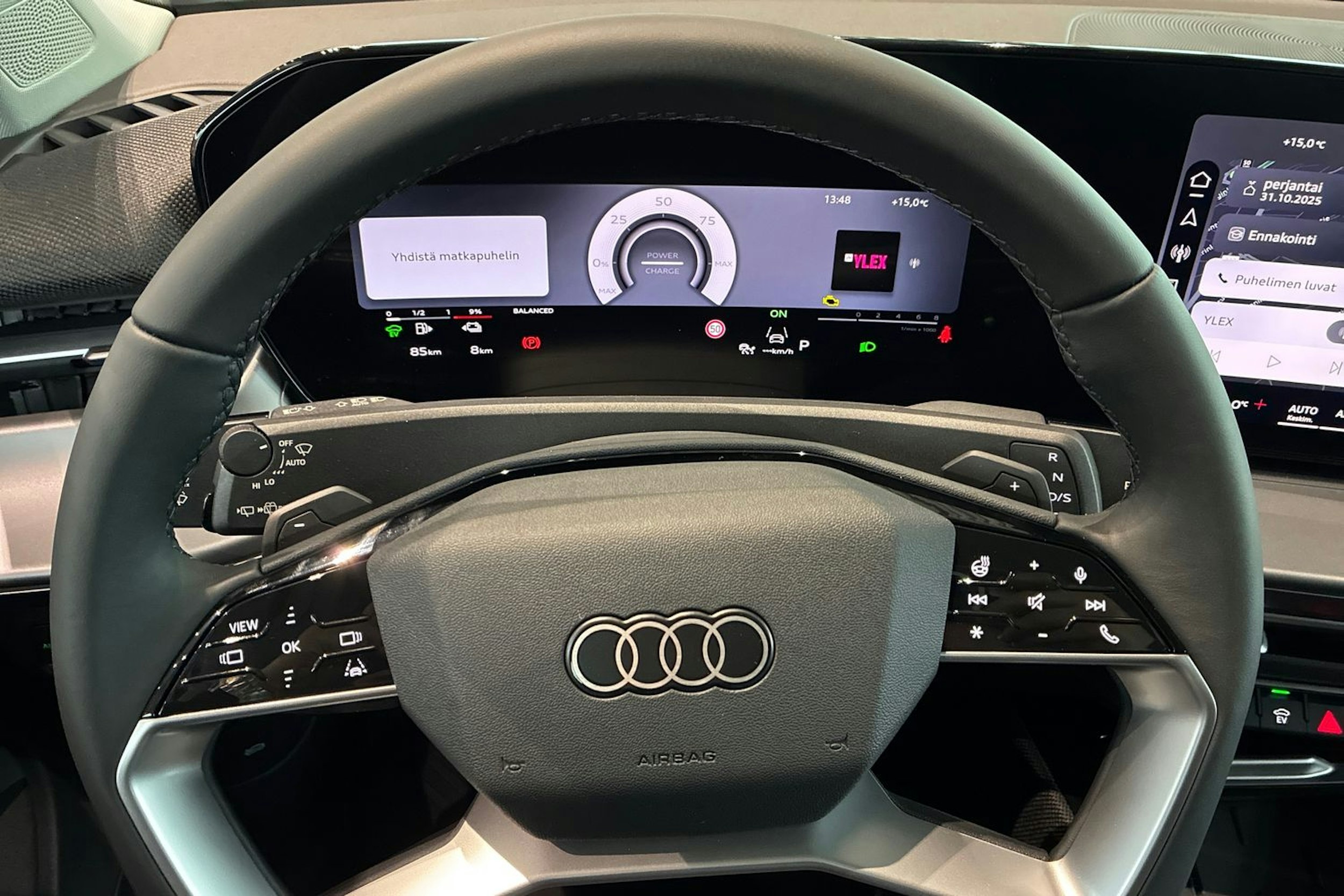 valkoinen Audi Q3 2026 kuva 19.