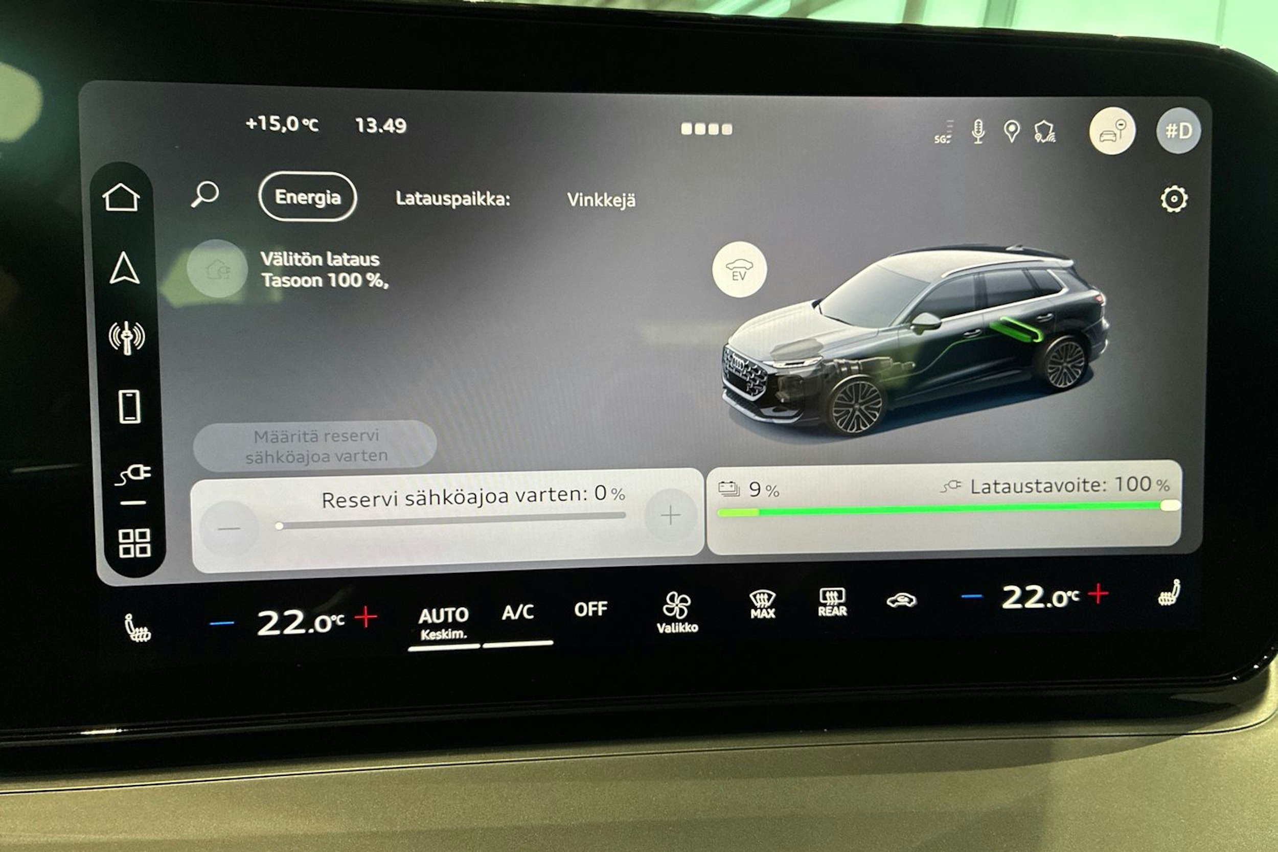 valkoinen Audi Q3 2026 kuva 22.