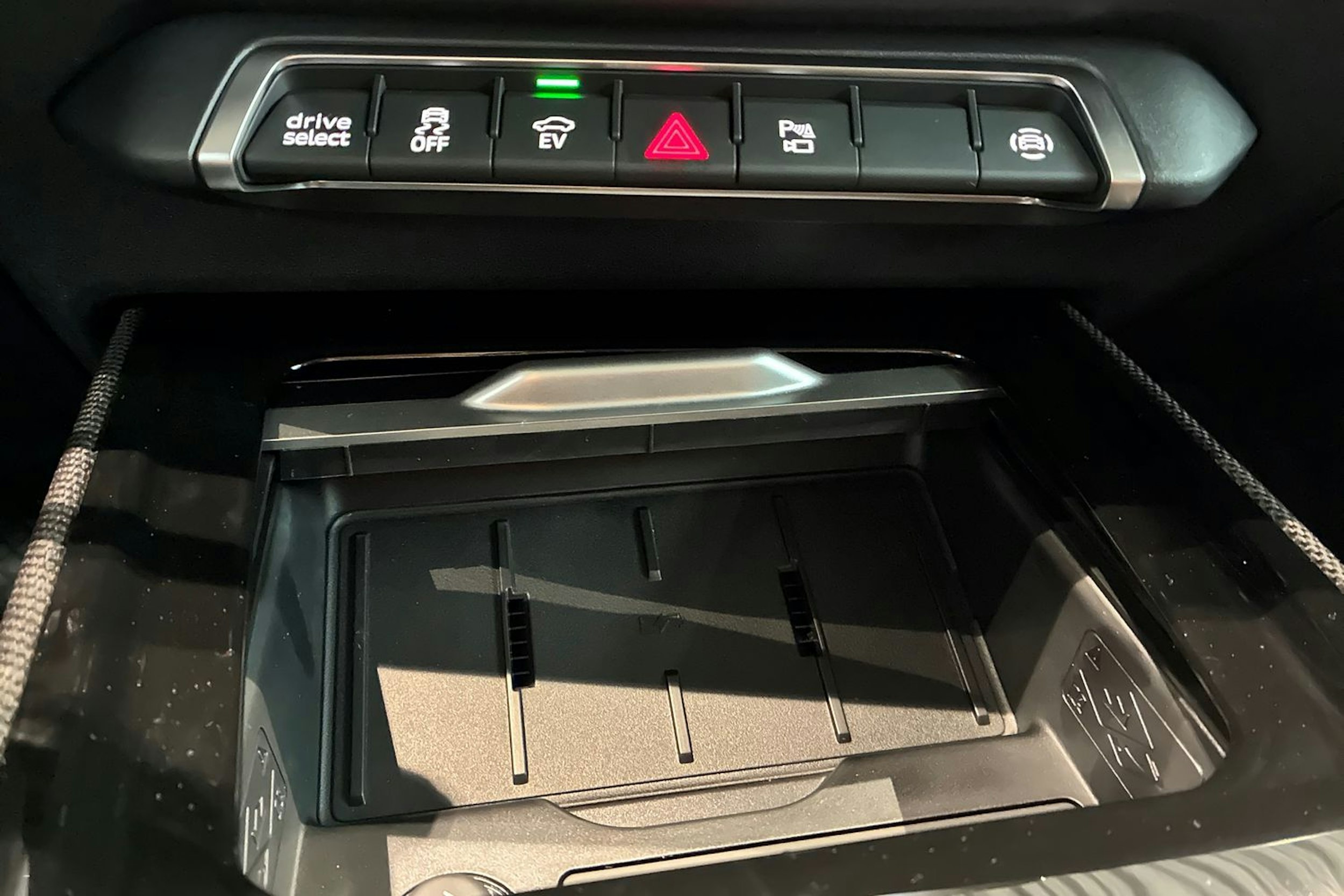 valkoinen Audi Q3 2026 kuva 23.