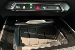 valkoinen Audi Q3 2026 kuva 23.