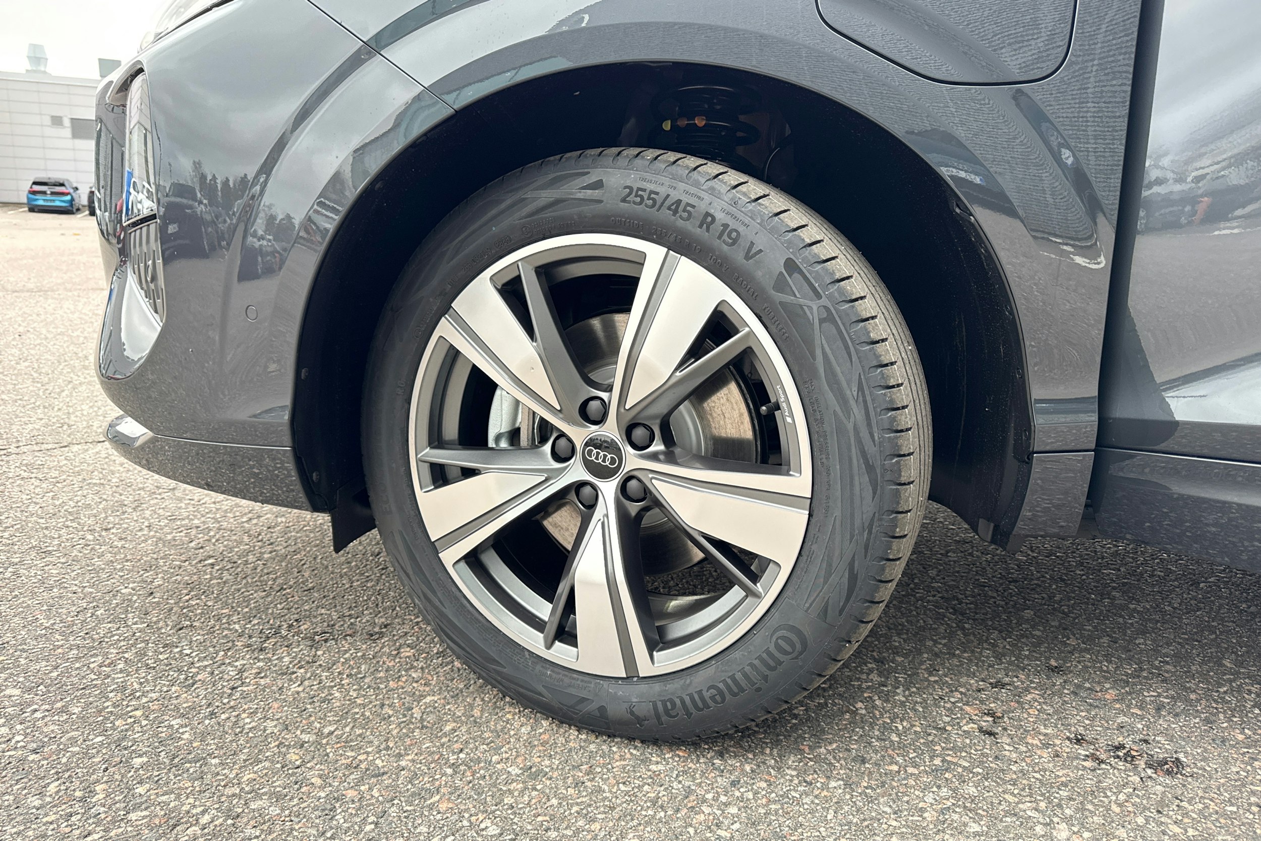 harmaa Audi Q3 2026 kuva 10.