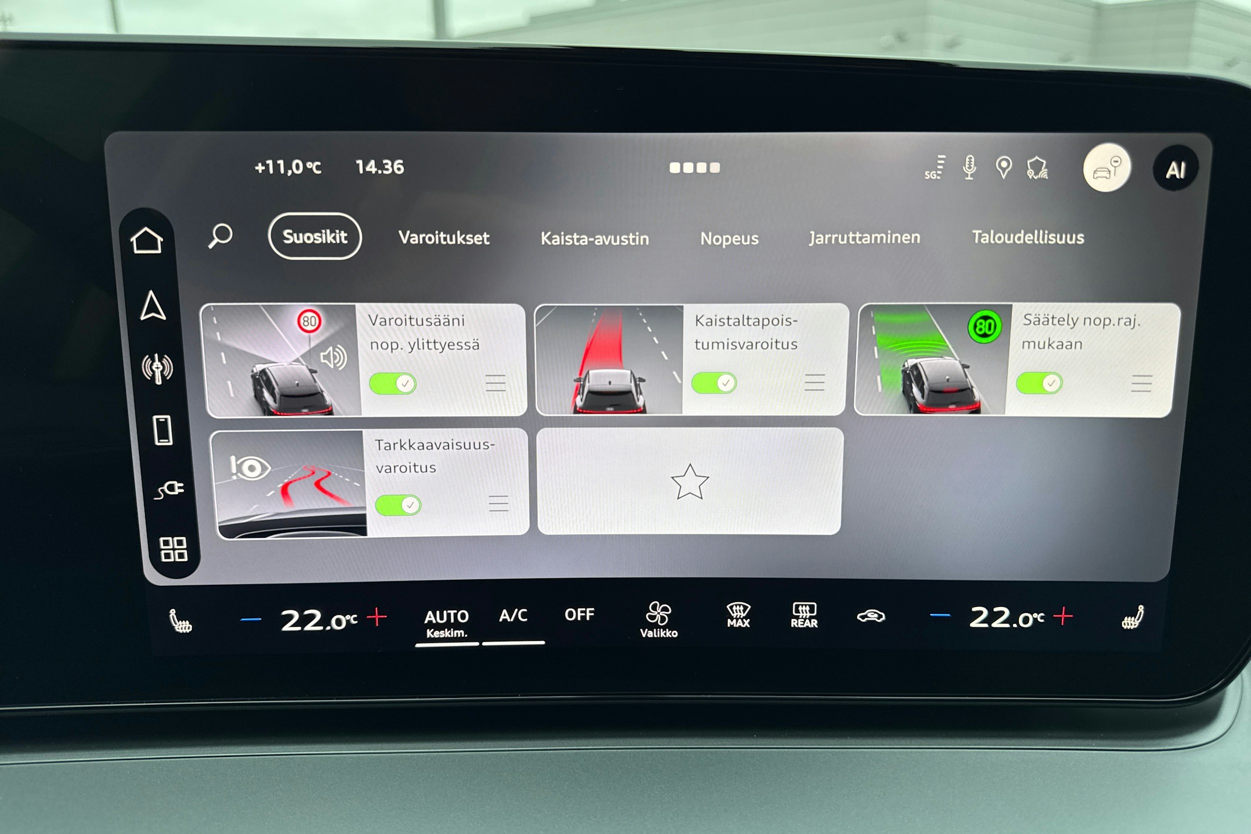 harmaa Audi Q3 2026 kuva 14.