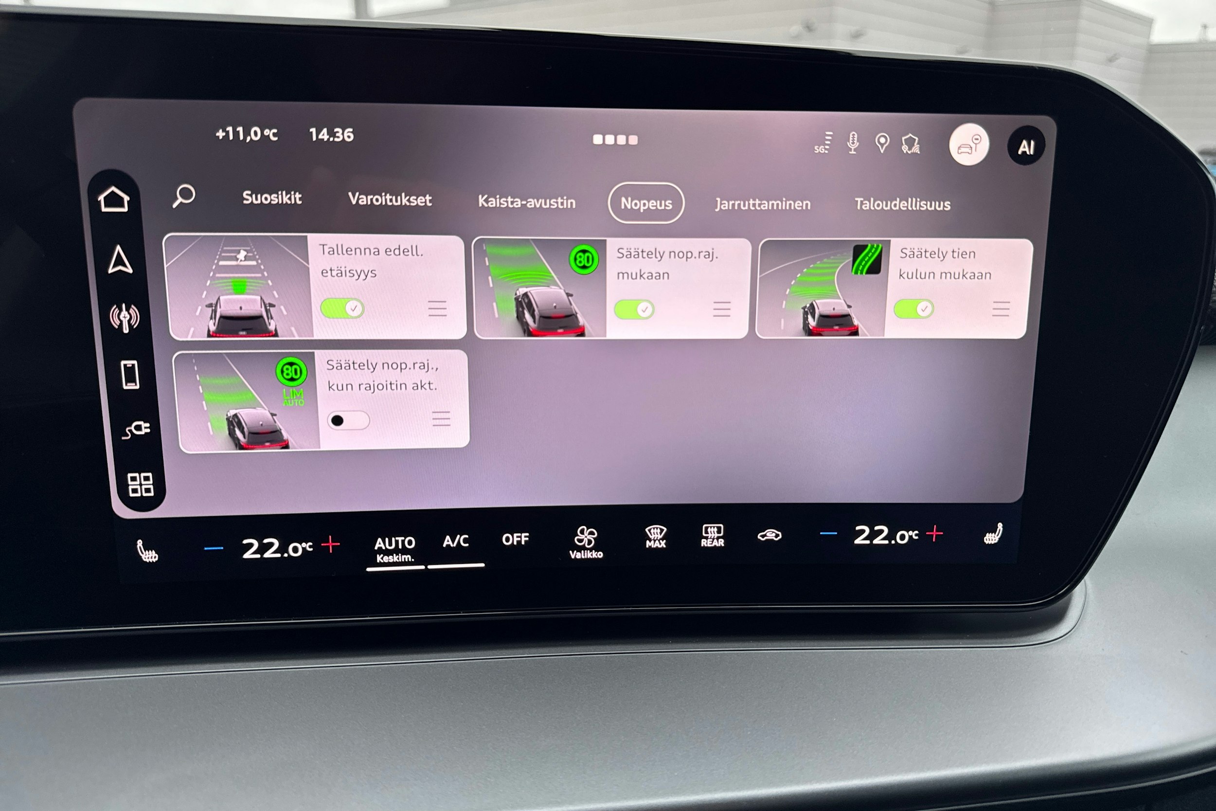 harmaa Audi Q3 2026 kuva 15.