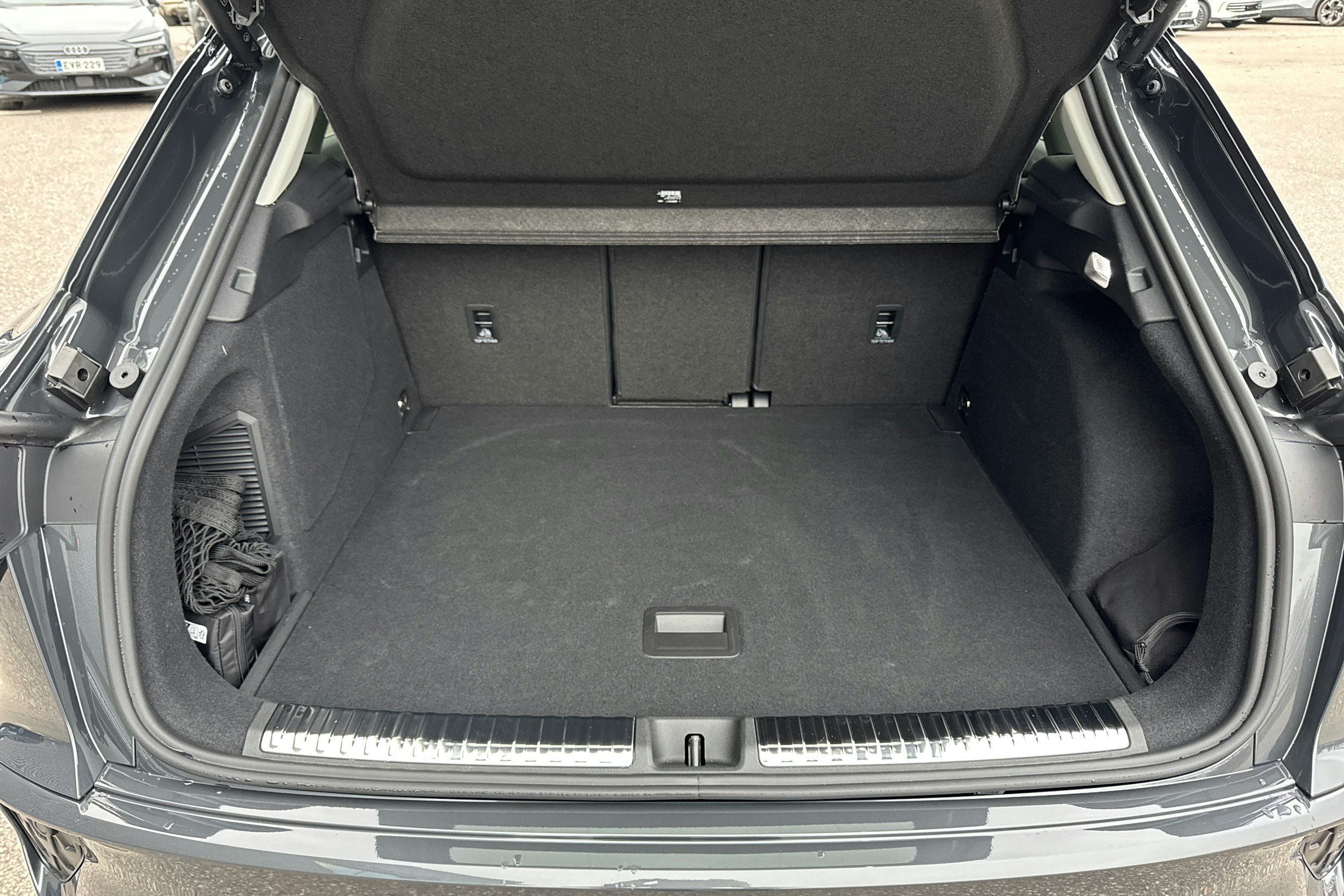 harmaa Audi Q3 2026 kuva 16.