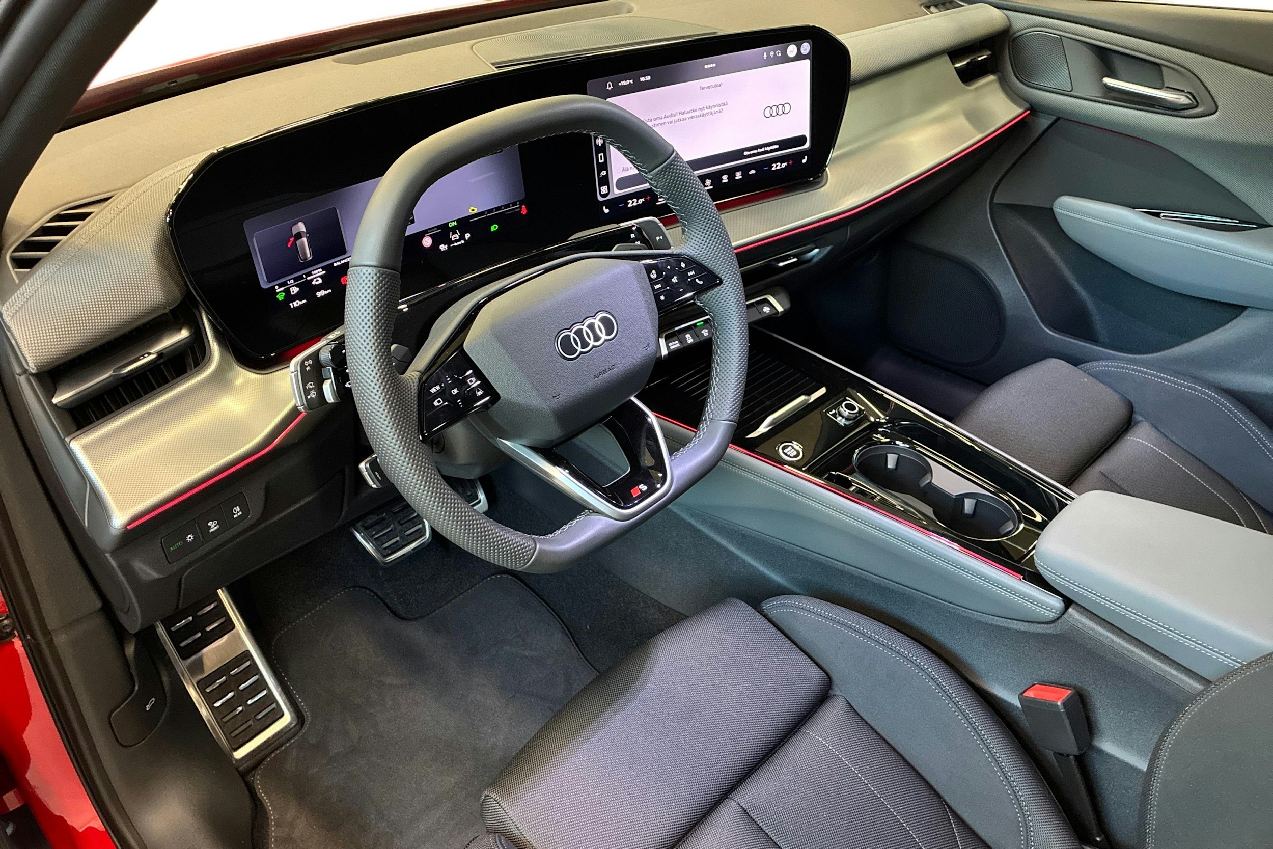 punainen Audi Q3 2026 kuva 6.