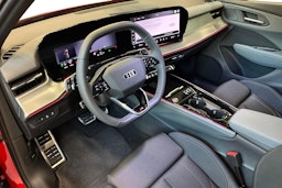 punainen Audi Q3 2026 kuva 6.