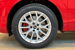 punainen Audi Q3 2026 kuva 9.