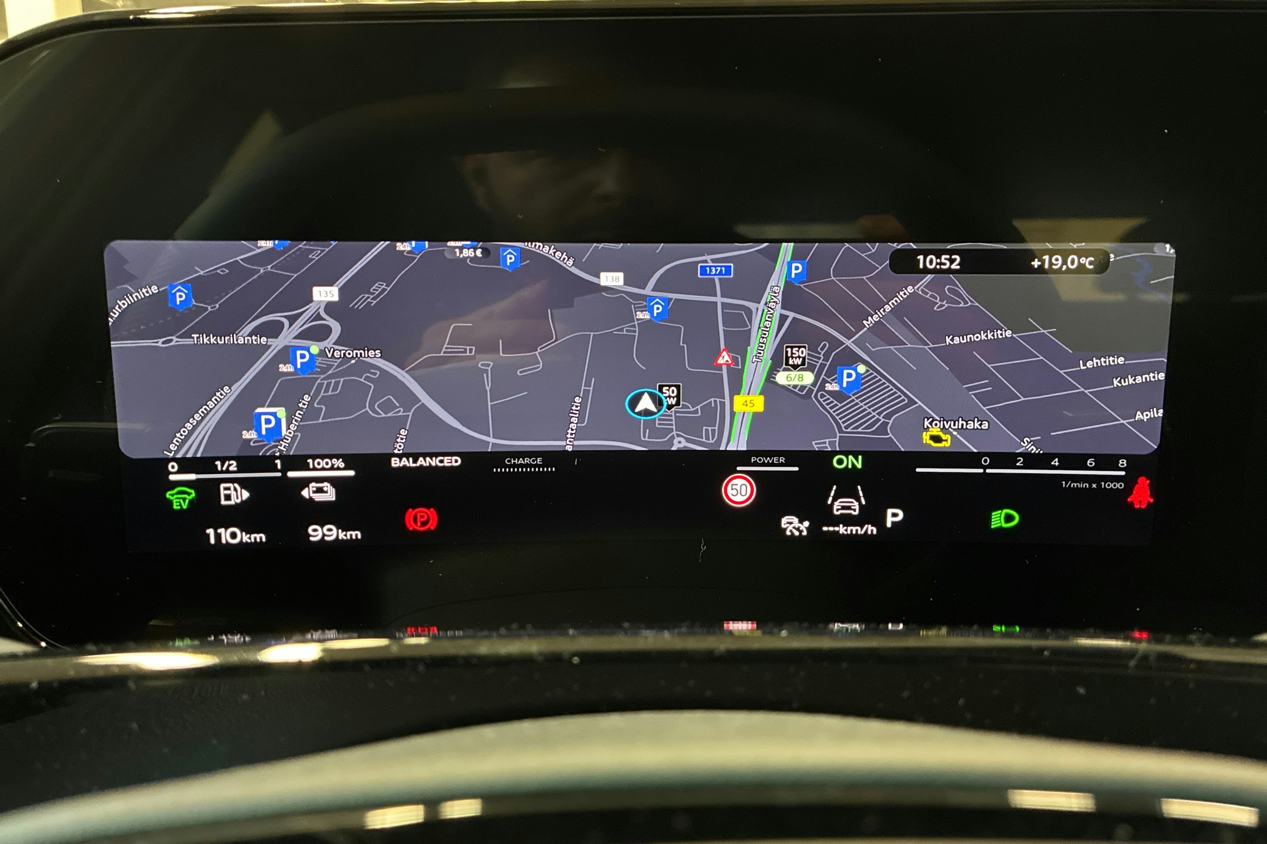 punainen Audi Q3 2026 kuva 11.