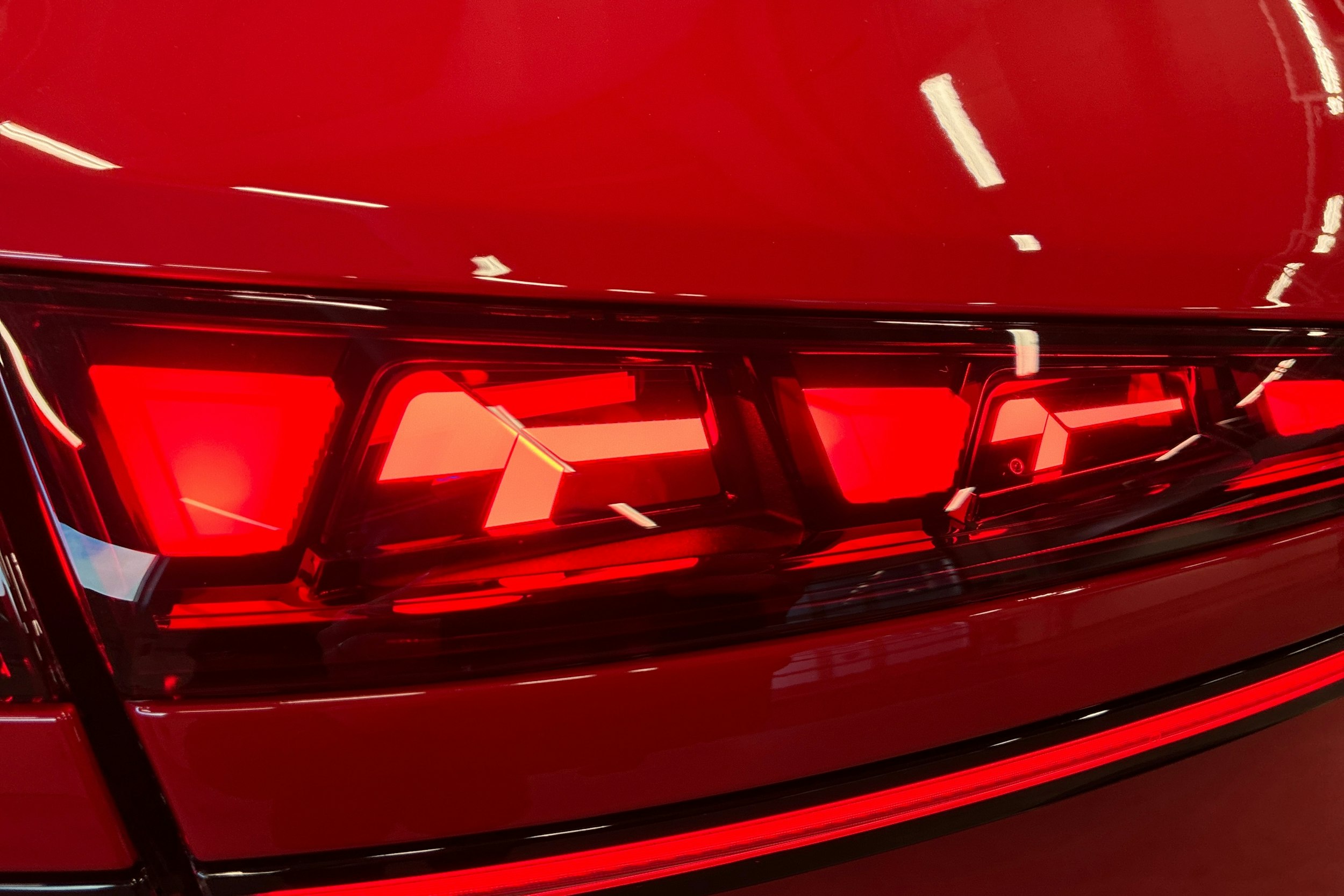 punainen Audi Q3 2026 kuva 13.