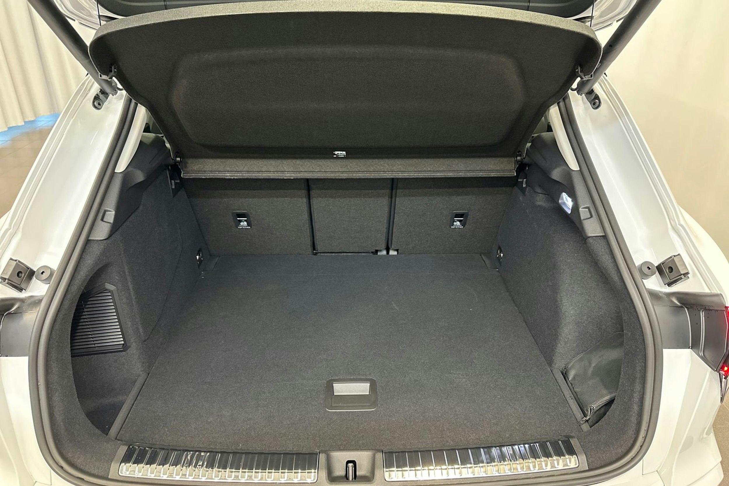 valkoinen Audi Q3 2026 kuva 5.