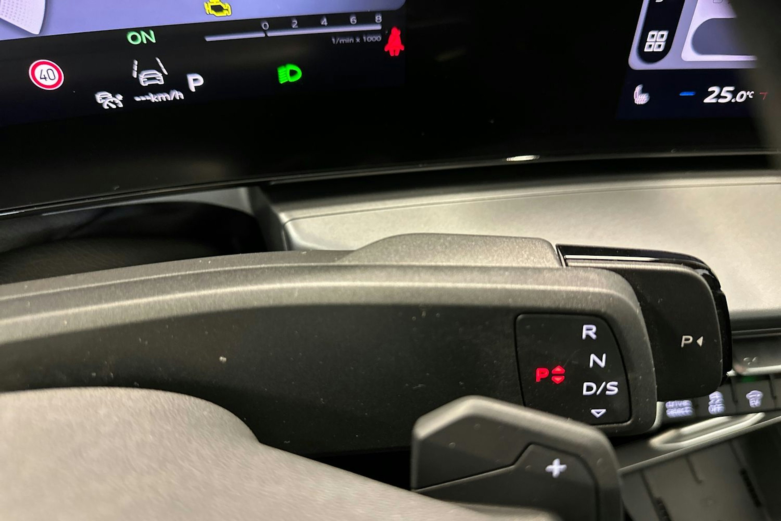 valkoinen Audi Q3 2026 kuva 11.