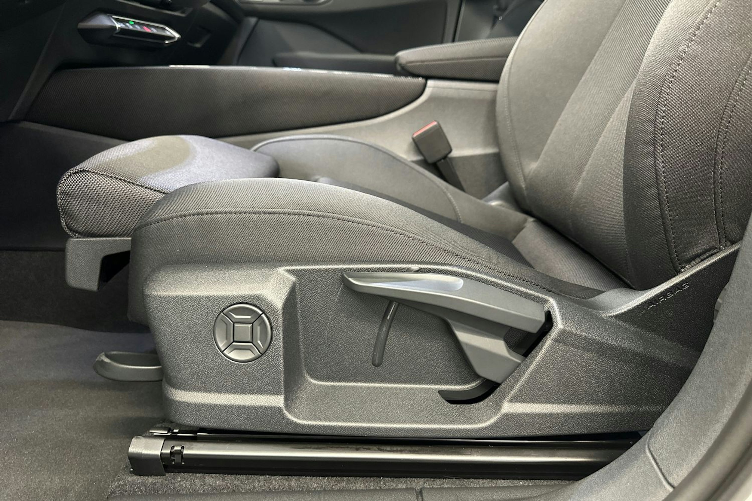 valkoinen Audi Q3 2026 kuva 15.