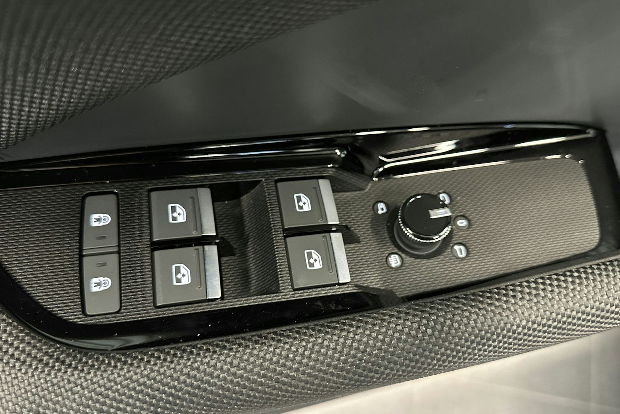 valkoinen Audi Q3 2026 kuva 16.