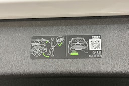 valkoinen Audi Q3 2026 kuva 20.