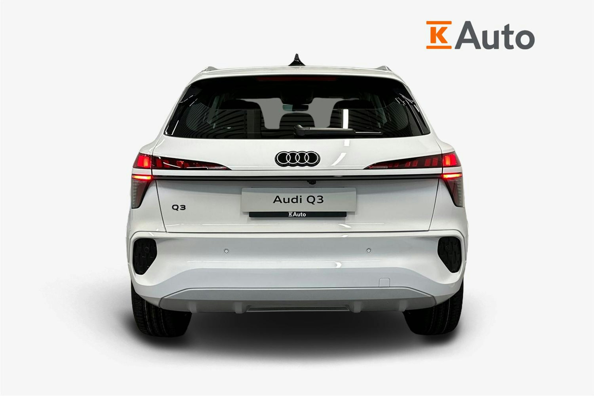 valkoinen Audi Q3 2026 kuva 23.
