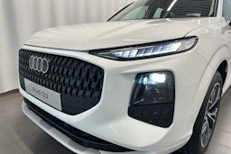 valkoinen Audi Q3 2026 kuva 25.