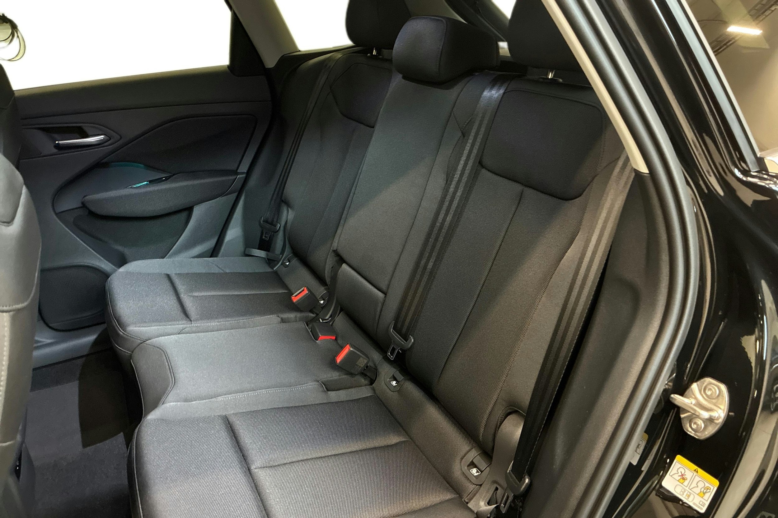 musta Audi Q3 2026 kuva 8.