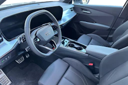 musta Audi Q3 2026 kuva 6.