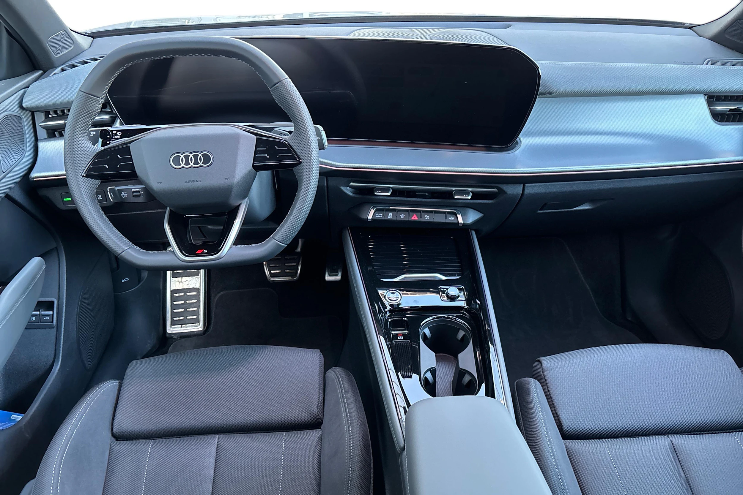 musta Audi Q3 2026 kuva 7.