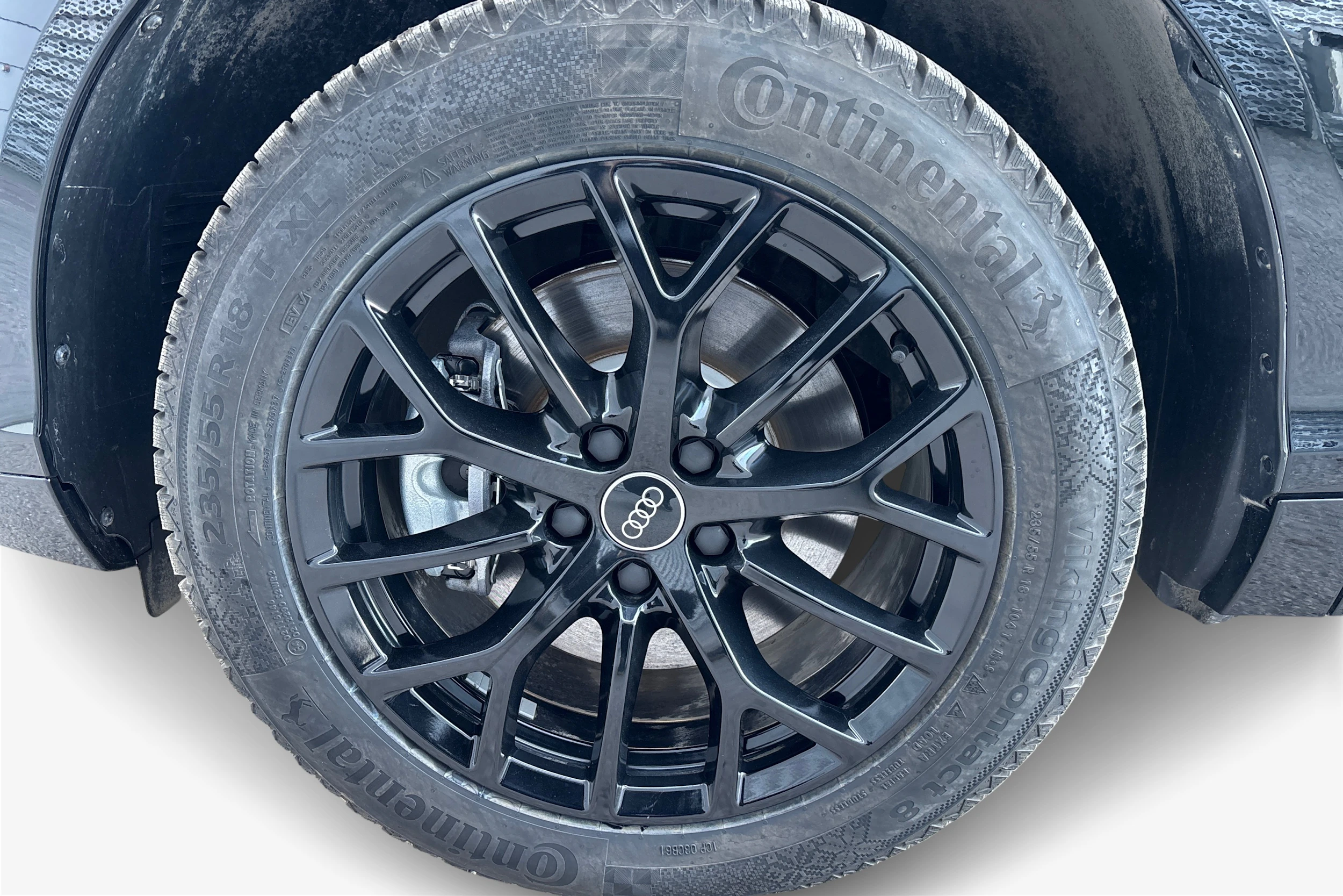 musta Audi Q3 2026 kuva 9.