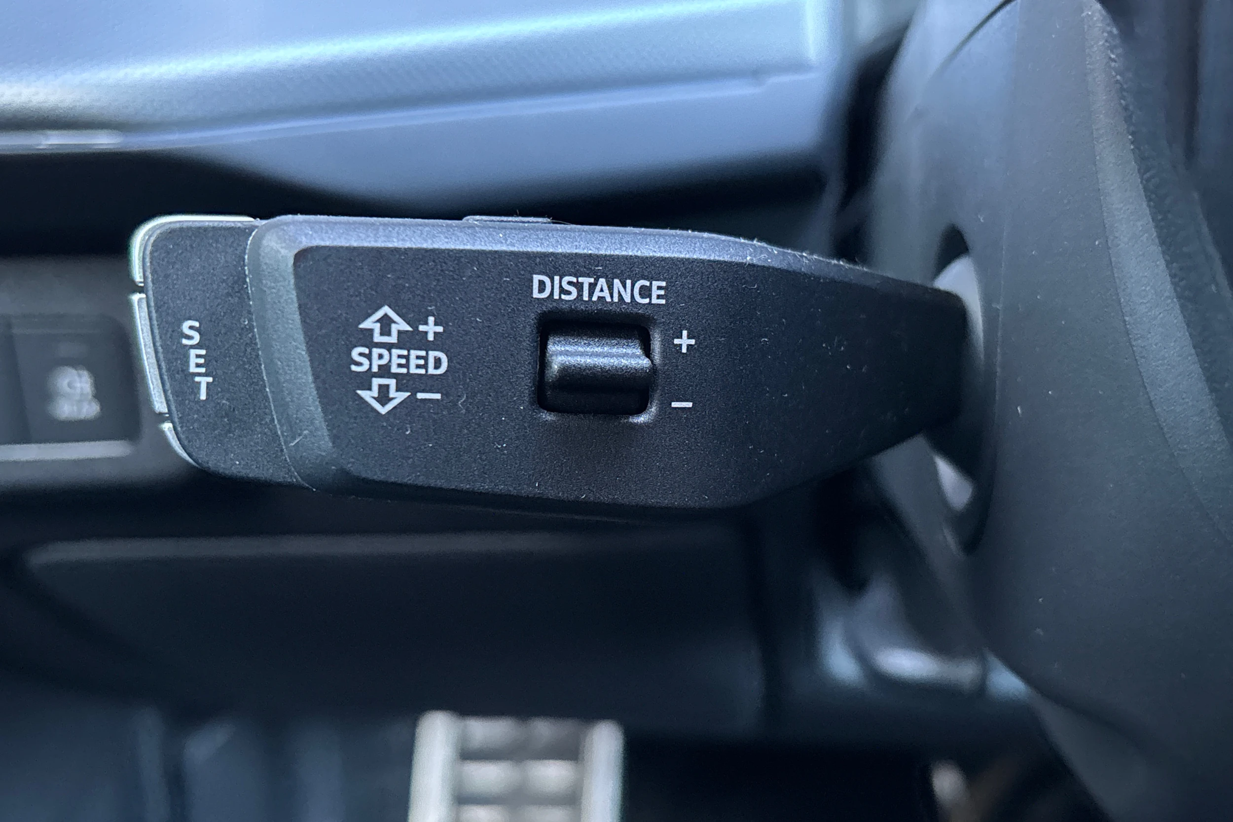 musta Audi Q3 2026 kuva 11.