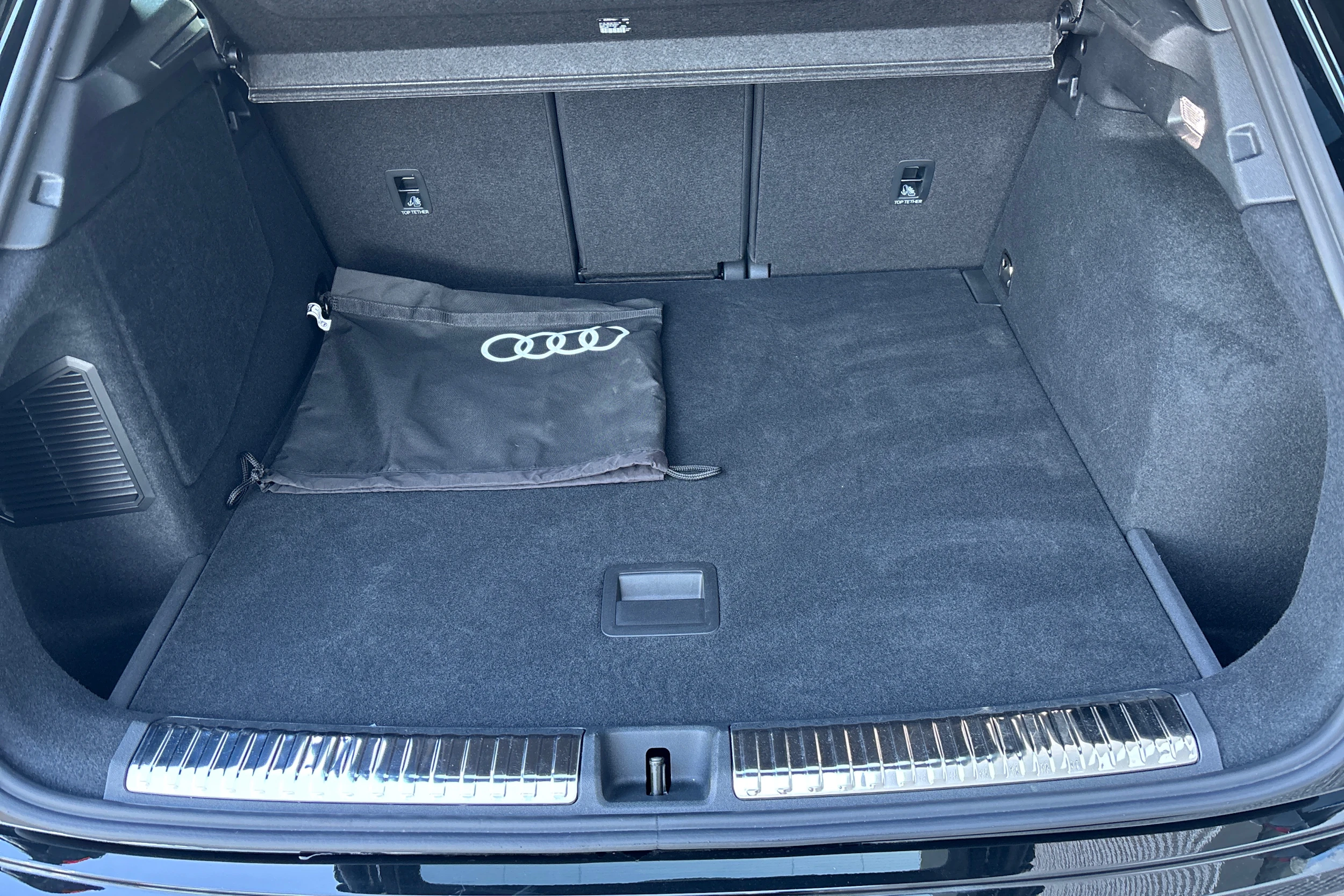 musta Audi Q3 2026 kuva 13.