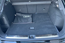 musta Audi Q3 2026 kuva 13.