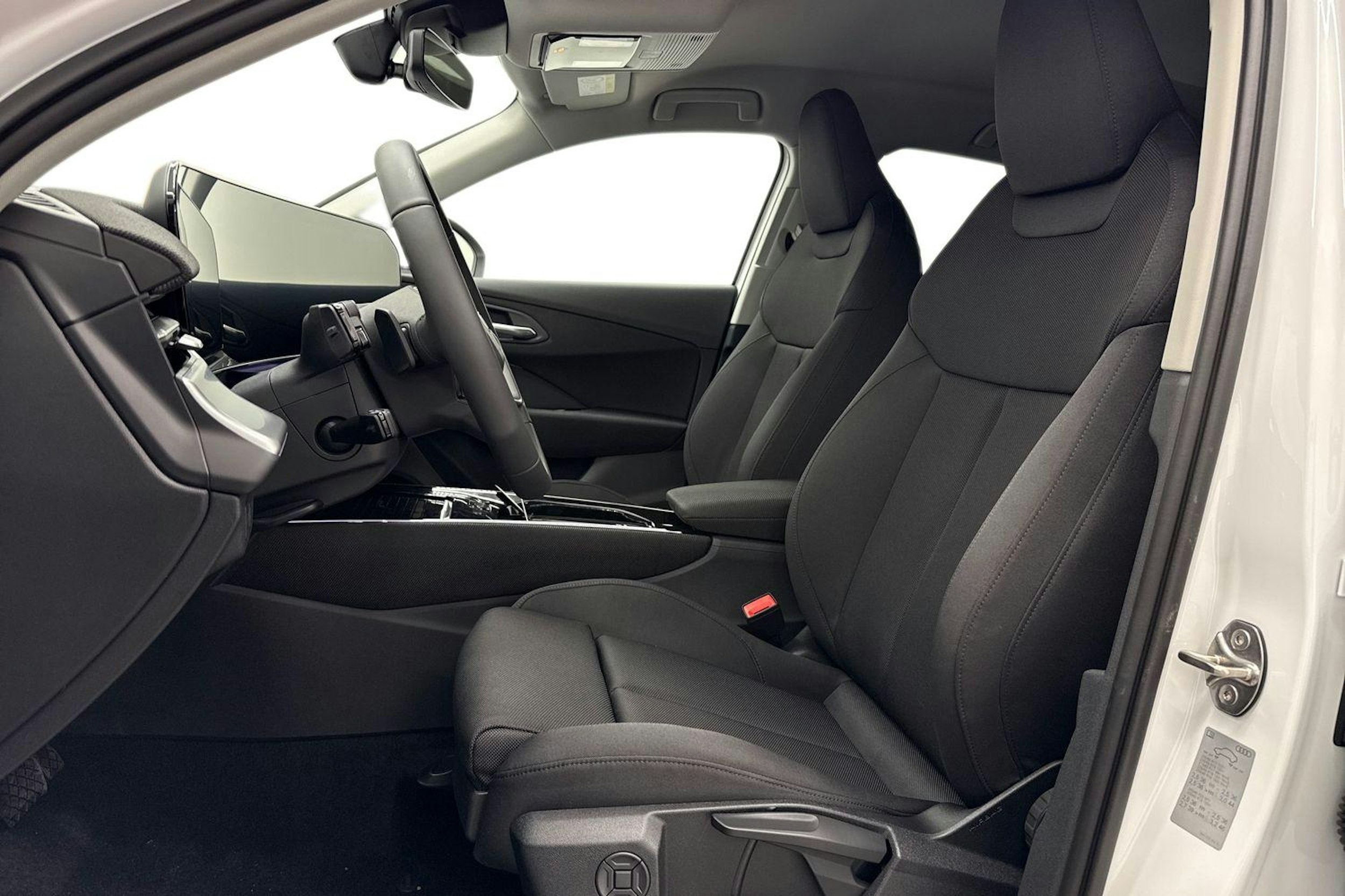 valkoinen Audi Q3 2026 kuva 8.