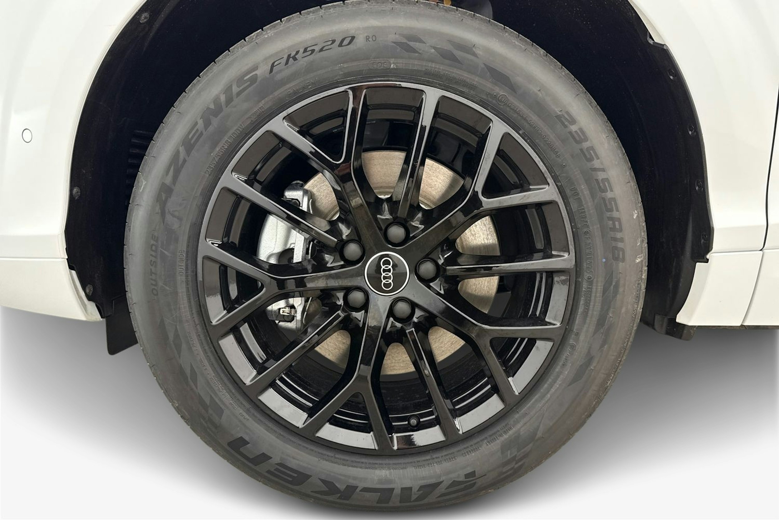 valkoinen Audi Q3 2026 kuva 9.