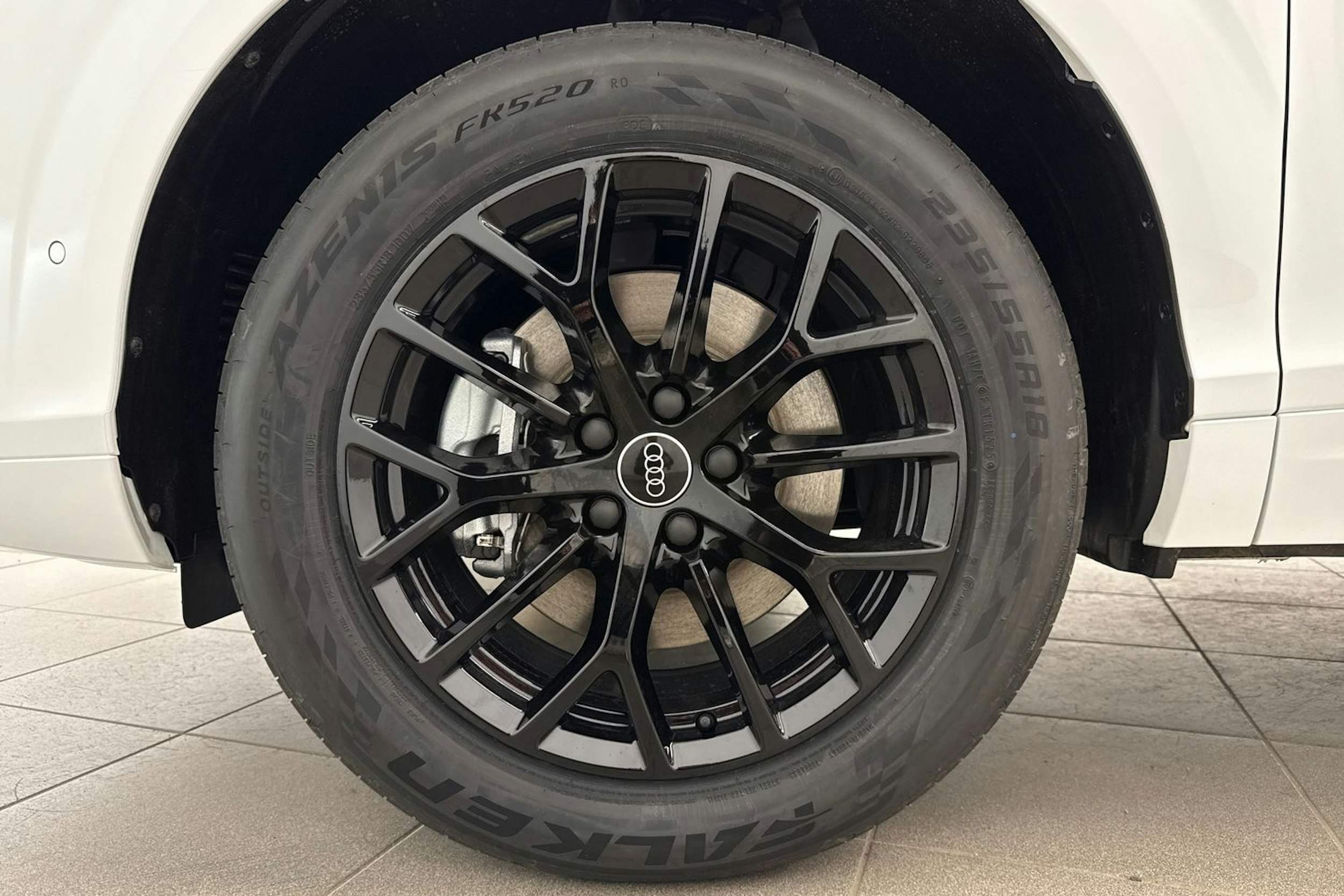 valkoinen Audi Q3 2026 kuva 10.