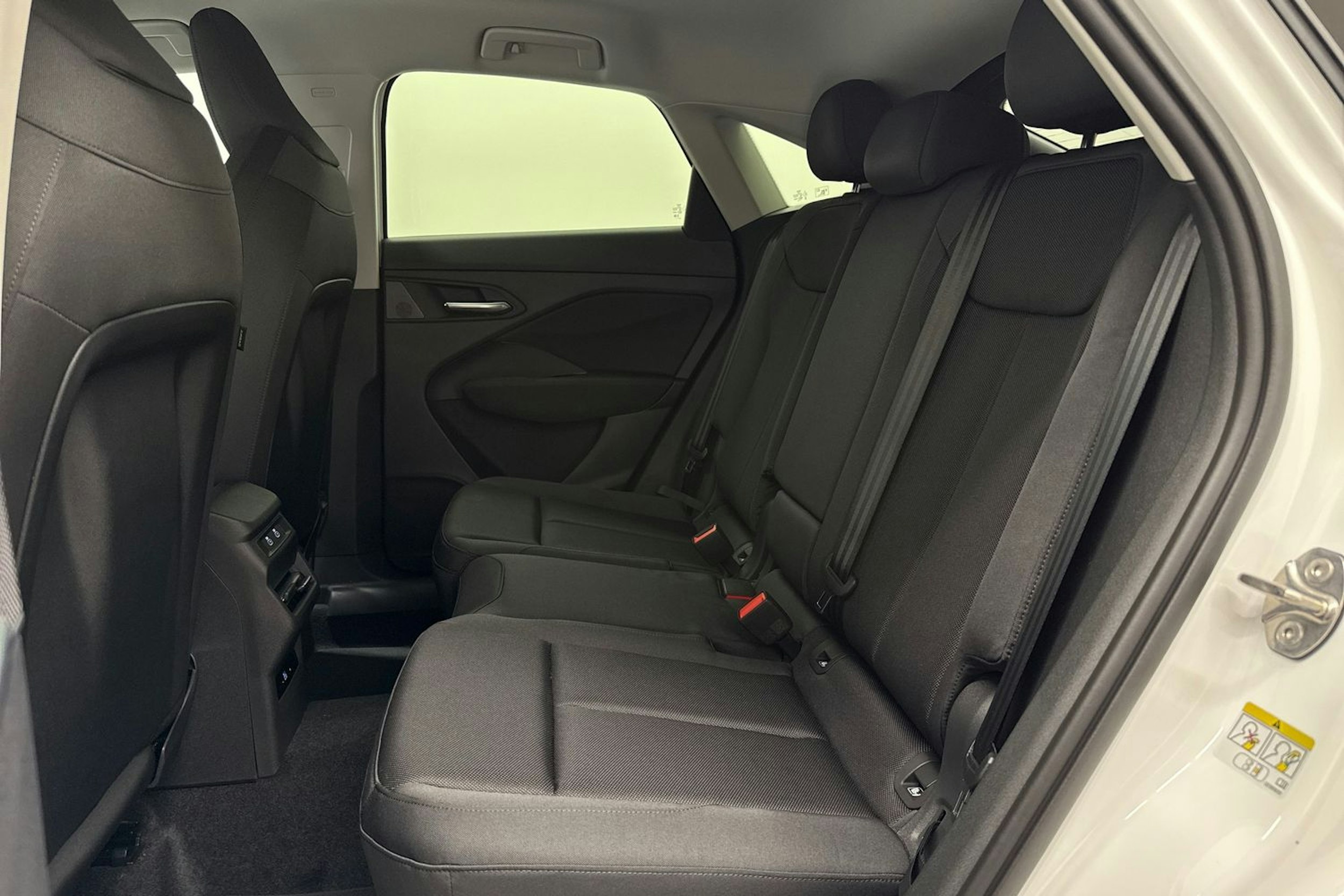 valkoinen Audi Q3 2026 kuva 11.