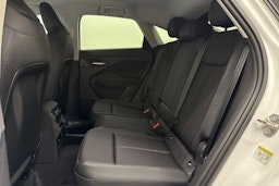 valkoinen Audi Q3 2026 kuva 11.