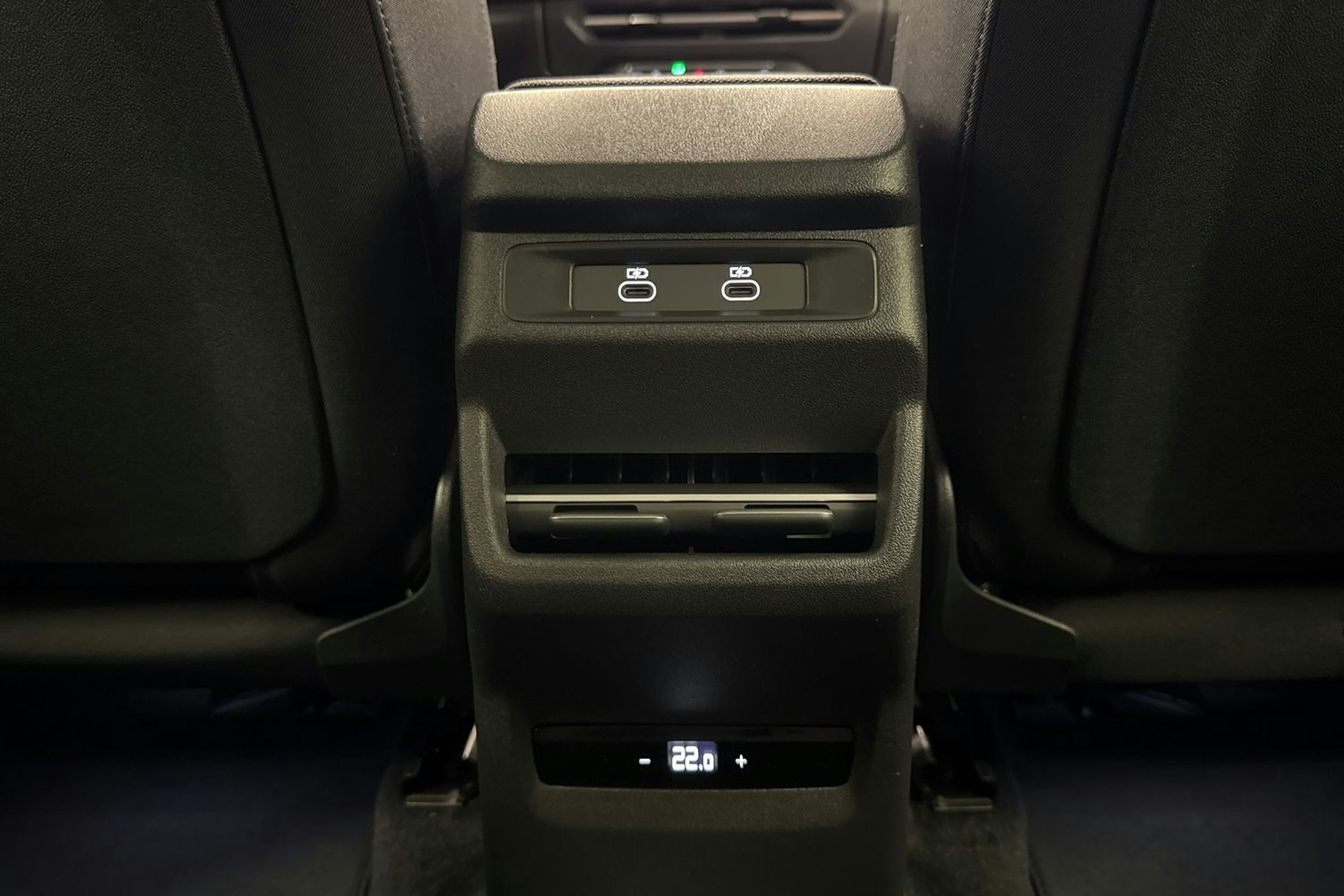 valkoinen Audi Q3 2026 kuva 12.