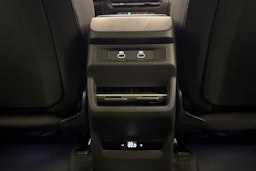 valkoinen Audi Q3 2026 kuva 12.